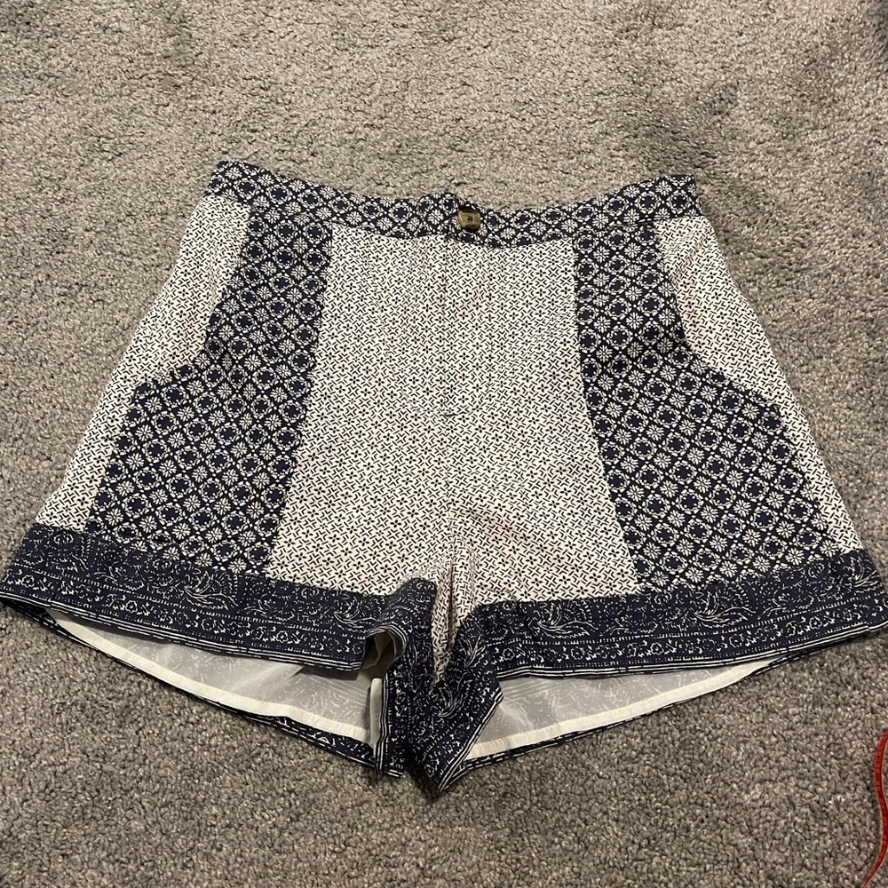 american eagle navy and cream patterned shorts